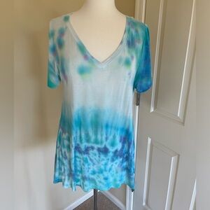 NWOT LuLaRoe blue and white tie dyed tee shirt Sz L